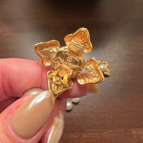 1980s Chanel Faux Pearl Dangle Clip-on Earrings - Picture 2 of 2